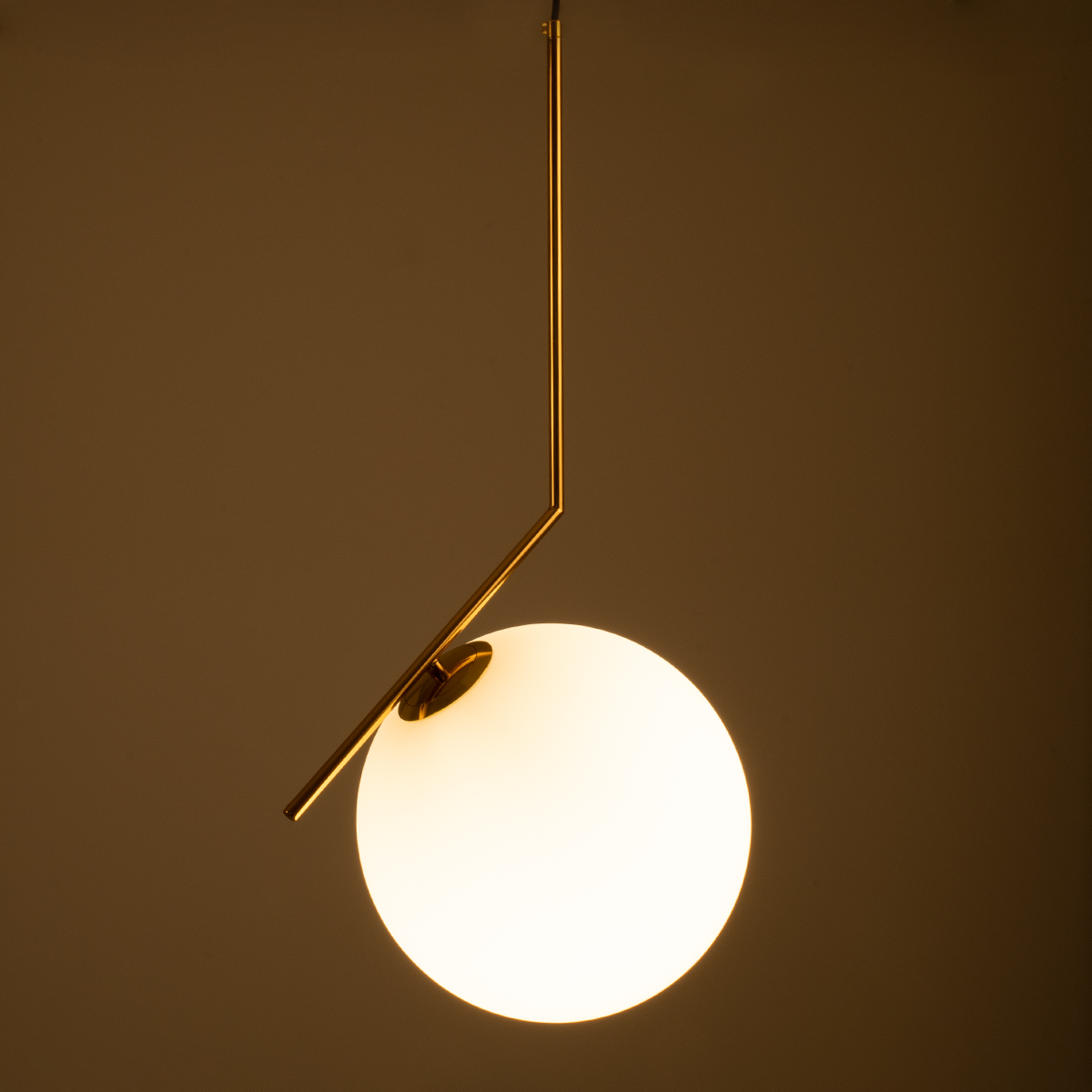 GloboStar®-MONROE-00956-Μοντέρνο-Κρεμαστό-Φωτιστικό-Οροφής-Μονόφωτο-1-x-E27-Χρυσό-Λευκό-Μεταλλικό-Μπάλα-Φ30-x-Υ75cm-2